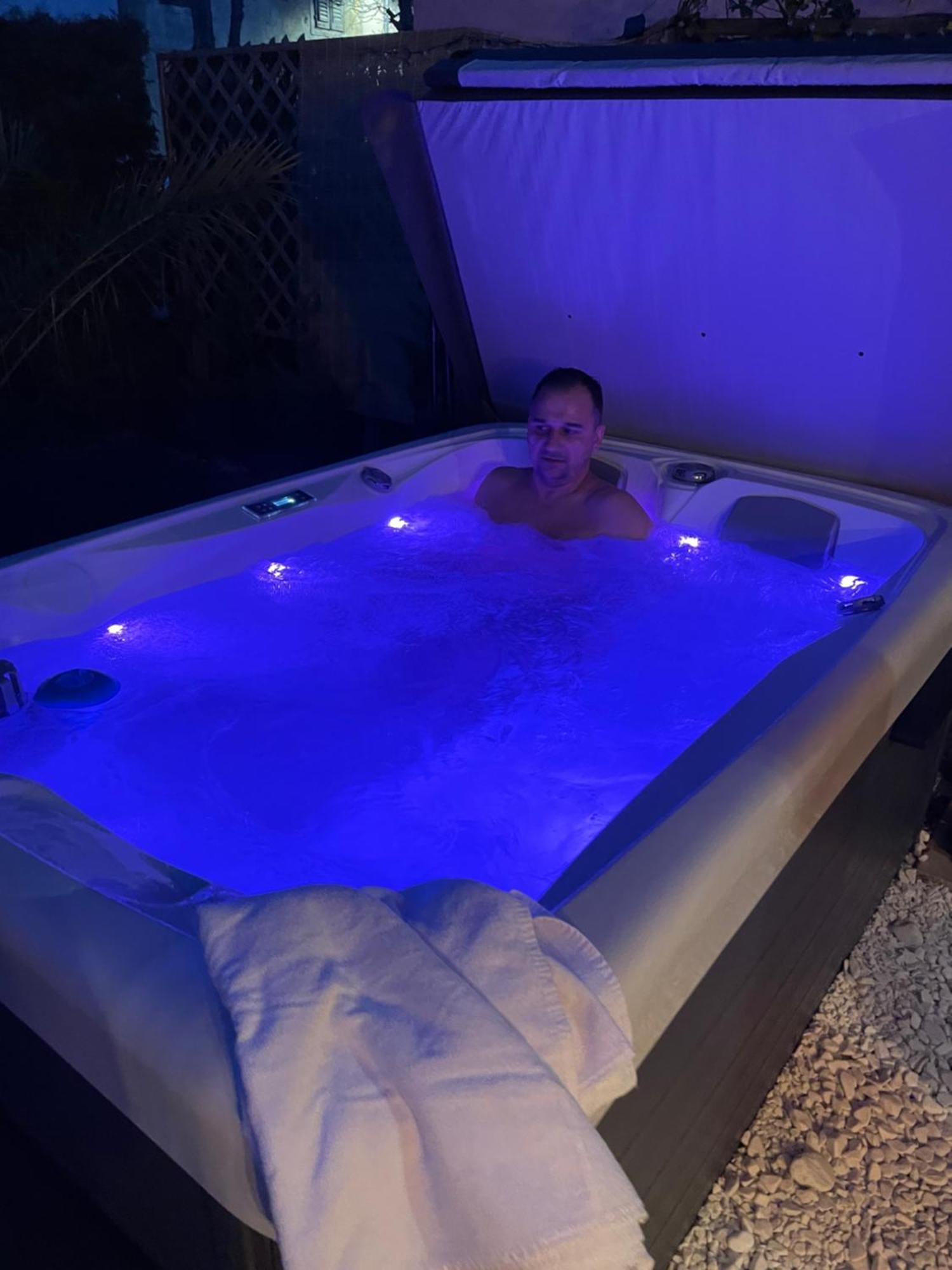 Villa Noa Jacuzzi & Sauna Izola Luaran gambar